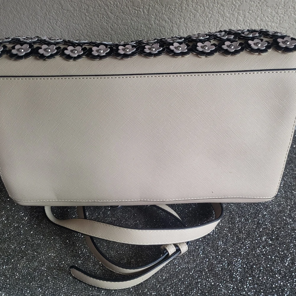 Floral Embellished Catherine Malandrino bag - Picture 3 of 7